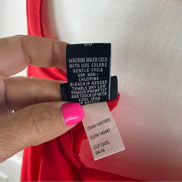 Torrid Georgette Cold Shoulder Top. SZ:00. Red. - Picture 11 of 12